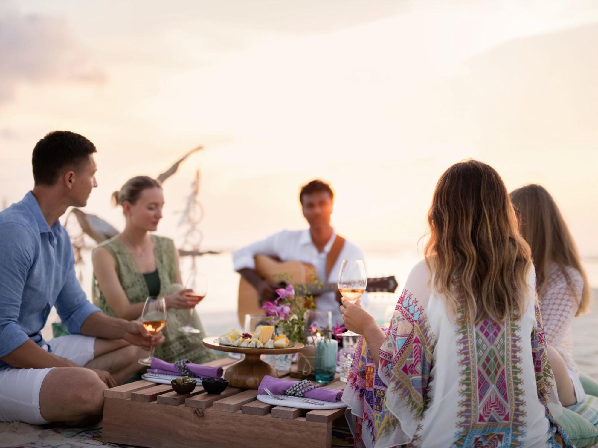 The Nautilus Maldives Hotel Kamadhoo Bagian luar foto